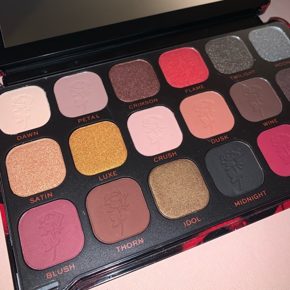 🆕🌹 ‘Midnight Rose’ Eyeshadow Palette - Halloween - Makeup Revolution - NEW - Picture 5 of 8